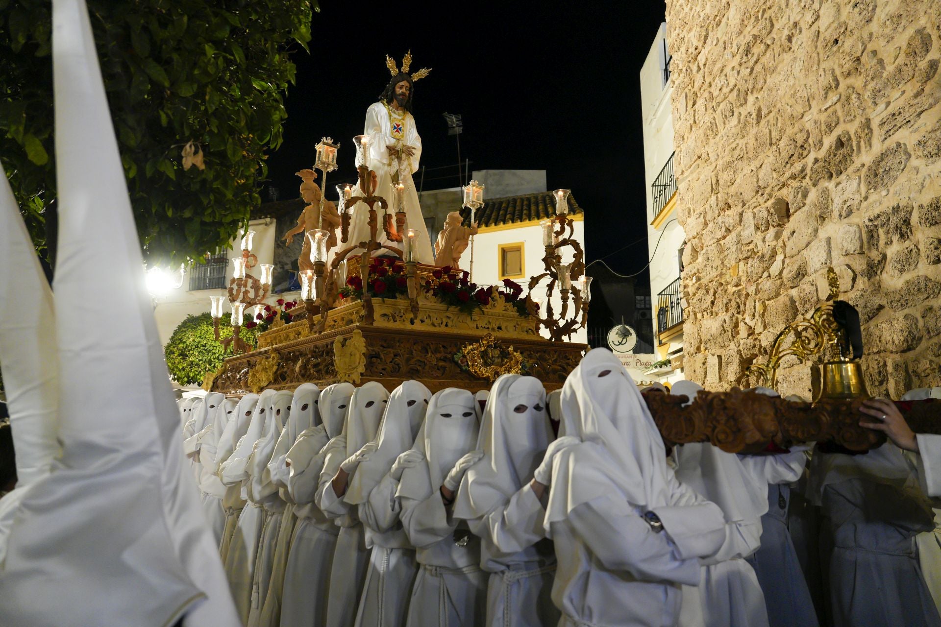 La procesión de la Virgen De La Encarnación, El Nazareno y Santa Marta de Marbella en fotos