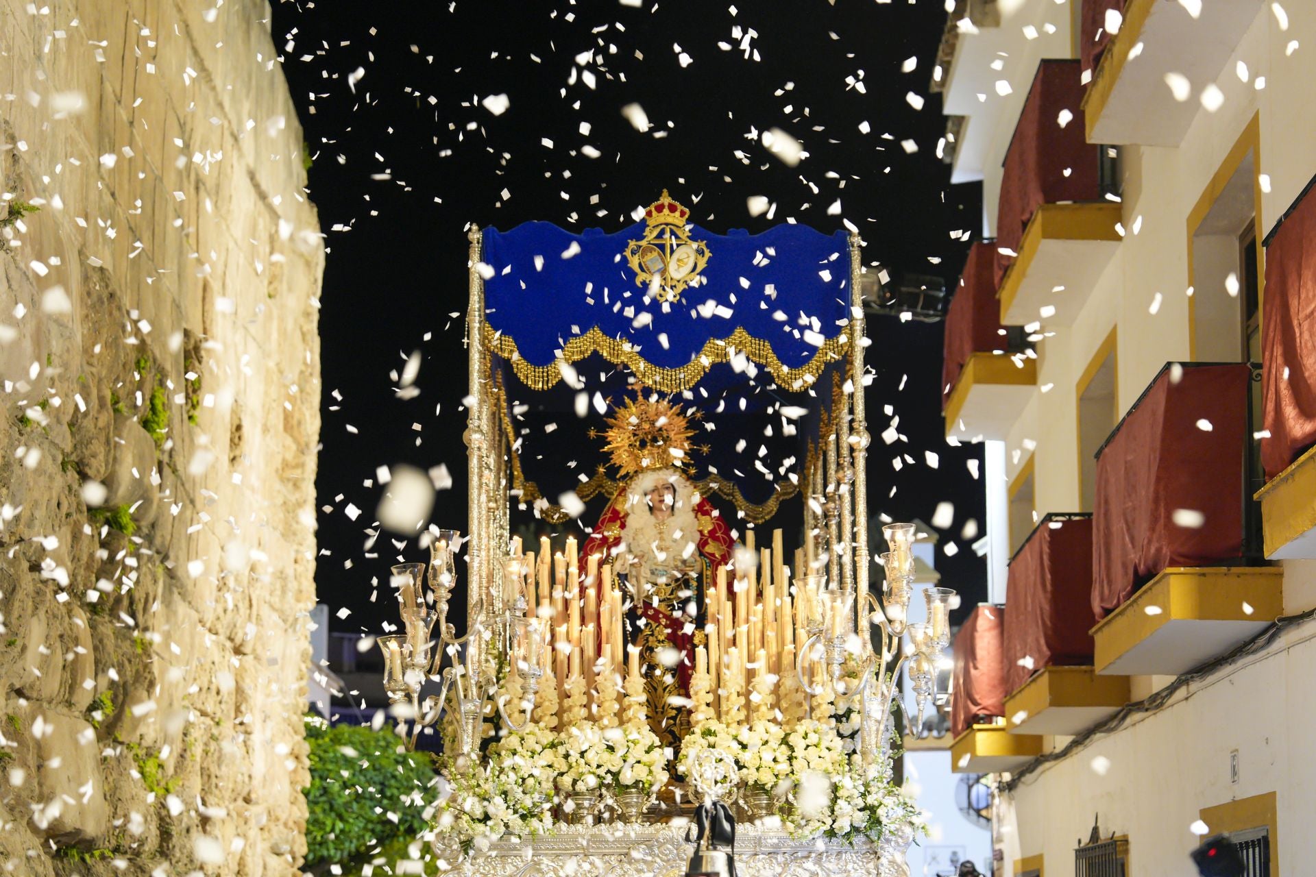 La procesión de la Virgen De La Encarnación, El Nazareno y Santa Marta de Marbella en fotos