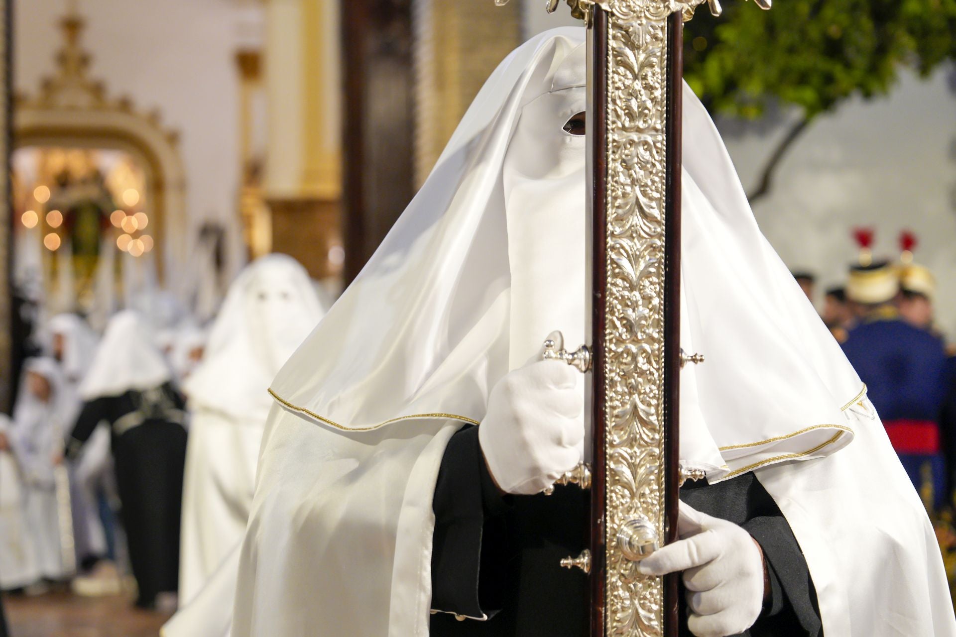 La procesión de la Virgen De La Encarnación, El Nazareno y Santa Marta de Marbella en fotos
