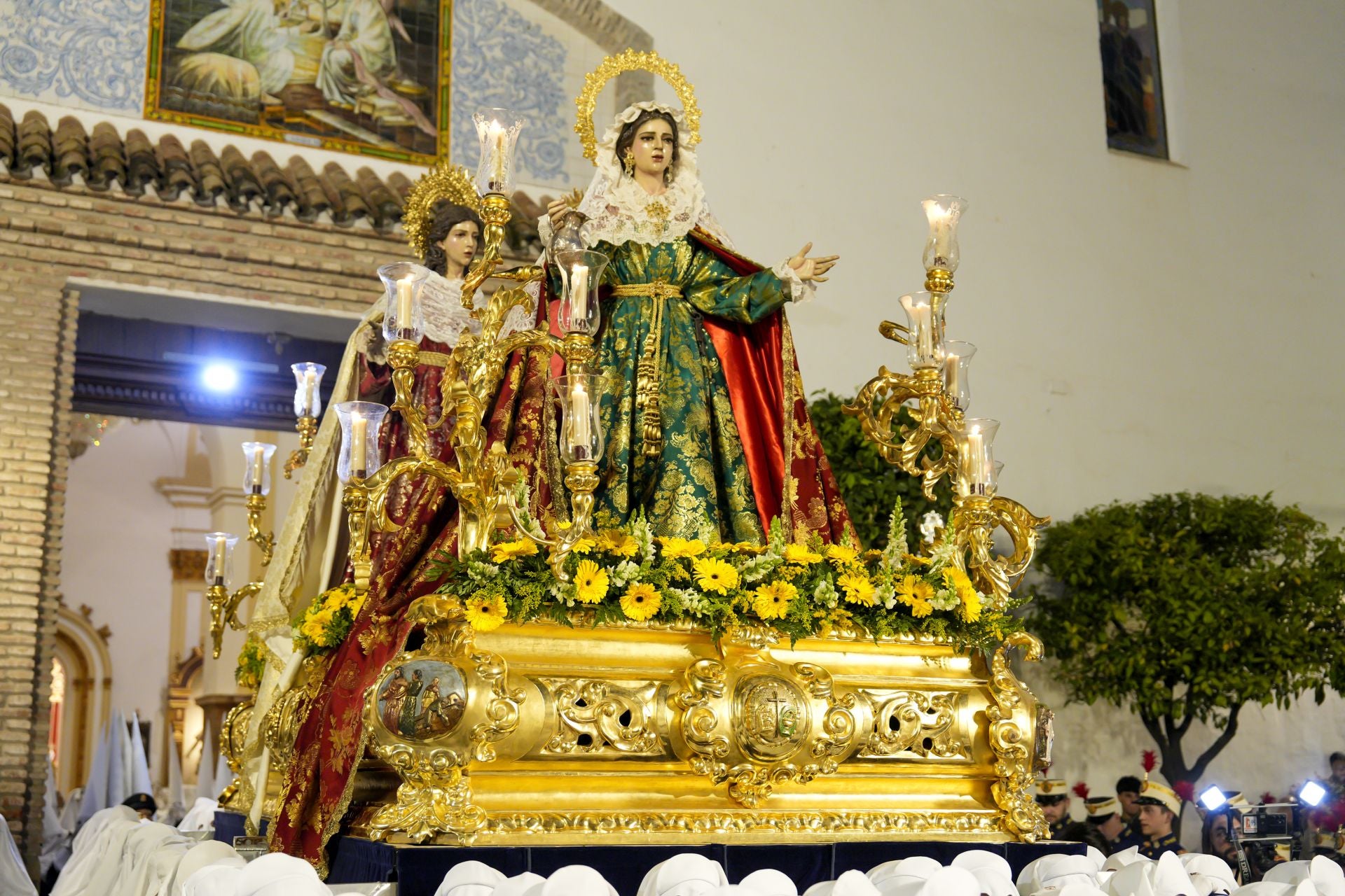 La procesión de la Virgen De La Encarnación, El Nazareno y Santa Marta de Marbella en fotos