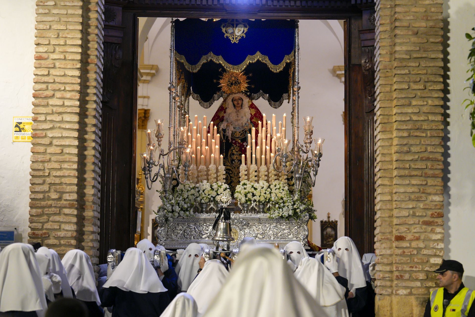 La procesión de la Virgen De La Encarnación, El Nazareno y Santa Marta de Marbella en fotos
