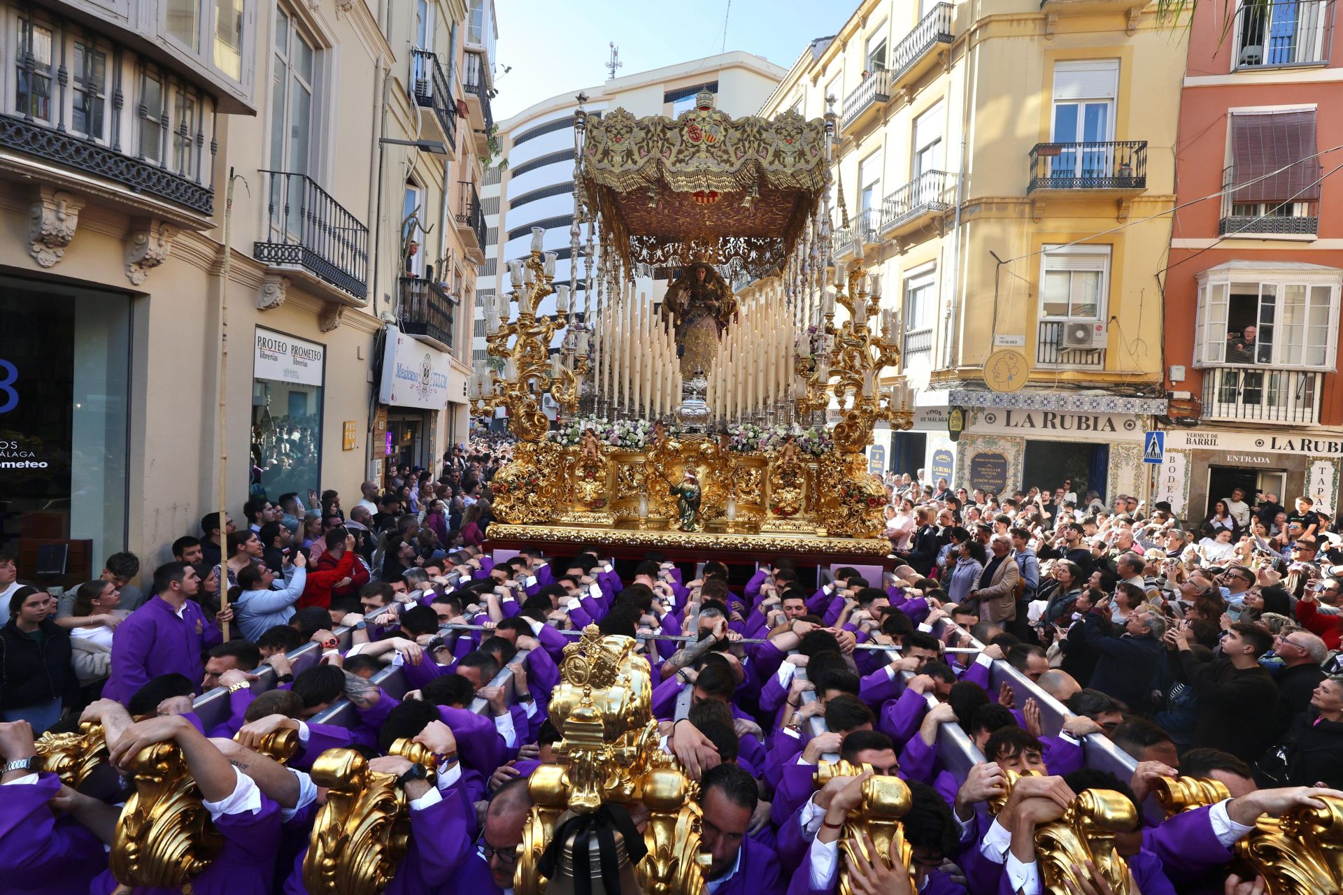 Salida del Santísimo Cristo de la Sangre y María Santísima de Consolación y Lágrimas.