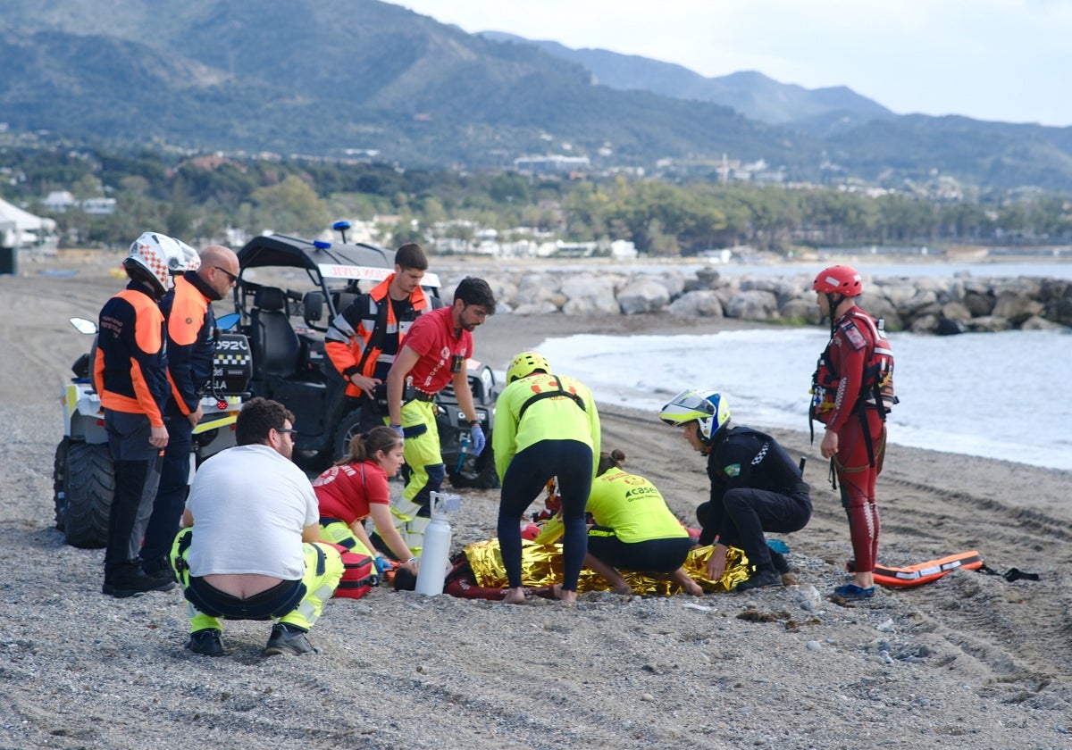 Imagen del momento del simulacro con los servicios de emergencia.