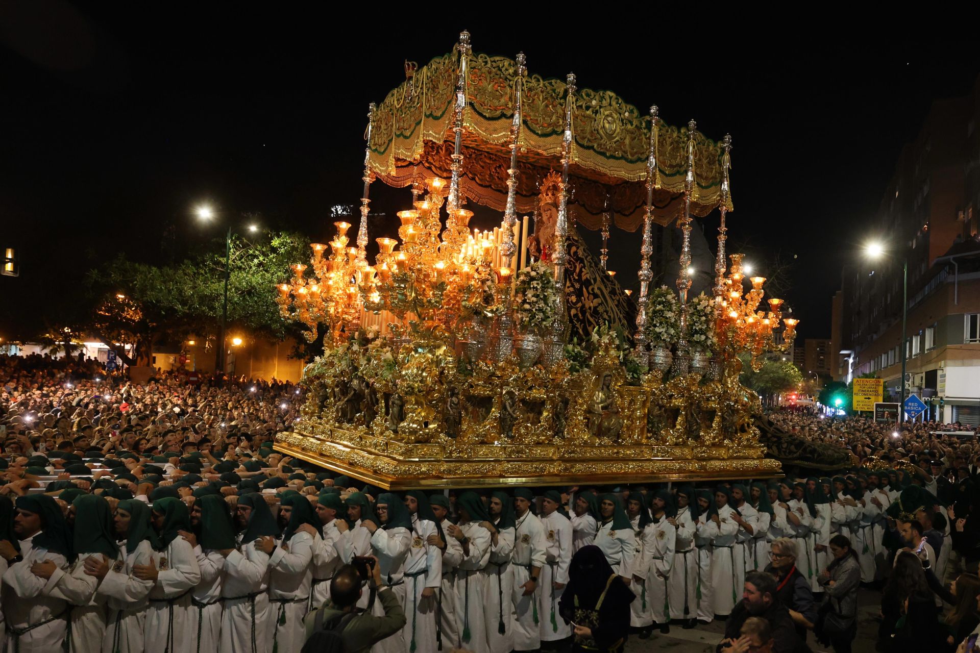 Cofradía del Nazareno del Paso y María Santísima de la Esperanza Coronada