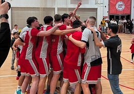 Los jugadores de El Pinar, celebrando un triunfo esta temporada.