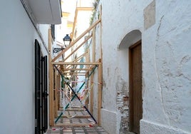 El Convento de la Trinidad se encuentra apuntalado tras unas grietas que han aparecido.