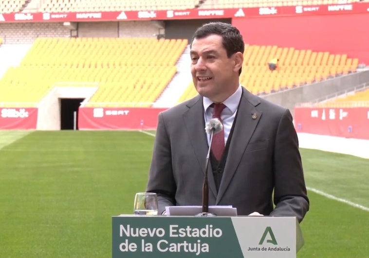 Juanma Moreno, esta mañana en el Estadio de la Cartuja, donde se refirió a la muerte de Francisco.