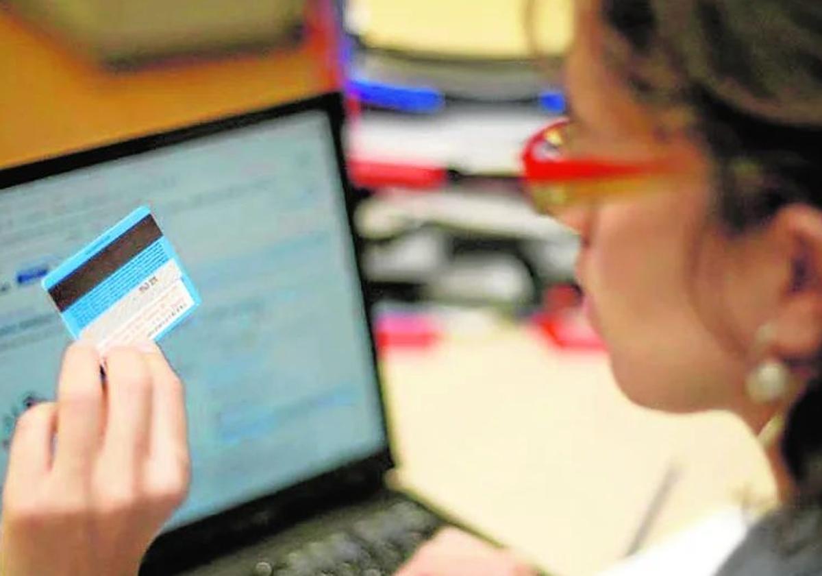 Alertan de una oleada de fraudes en redes sociales con el gancho de artículos de marcas a 5 euros