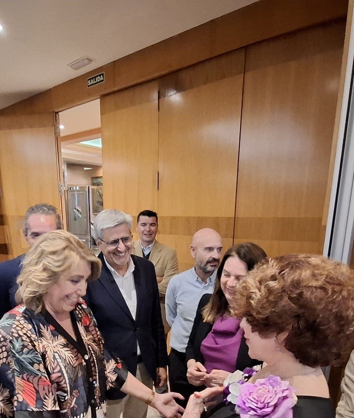 Imagen secundaria 2 - Susana Díaz: «Llega un momento en el que el PSOE te tiende la mano y eso ha sido posible gracias a María Jesús Montero»