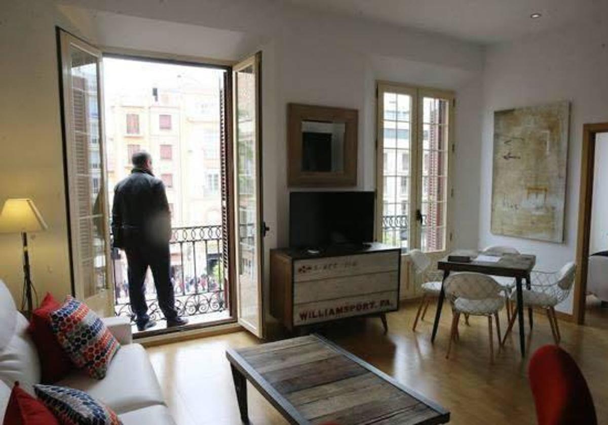 Colchones de 18 centímetros de grosor y cocina con al menos dos fuegos: los requisitos que las viviendas turísticas deben cumplir en Andalucía
