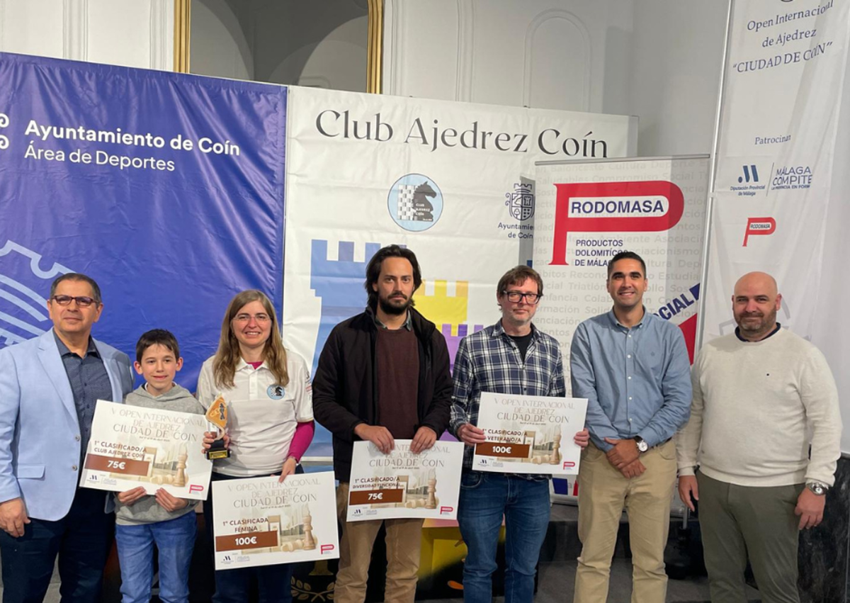 Imagen secundaria 1 - Algunos de los ganadores del V Open Internacional de Ajedrez 'Ciudad de Coín'