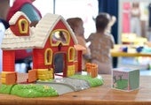 Condenan a un colegio a indemnizar con mil euros a unos padres por no borrar las fotos de su hija en Internet