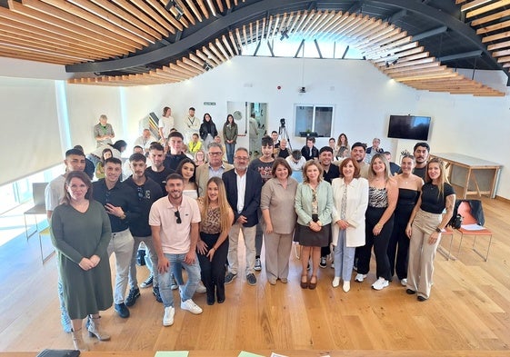 Los jóvenes participantes en el programa de formación en Algarrobo.
