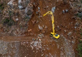 Trabajos para restablecer la carretera entre Ronda y San Pedro.