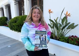 La concejal de Mayores presenta el programa de charlas.