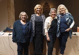 Susana Guerrero Salazar, catedrática de Lengua española de la UMA, segunda por la izquierda, con el resto del equipo que ha logrado que la RAE cambie la definición de «enfermería».