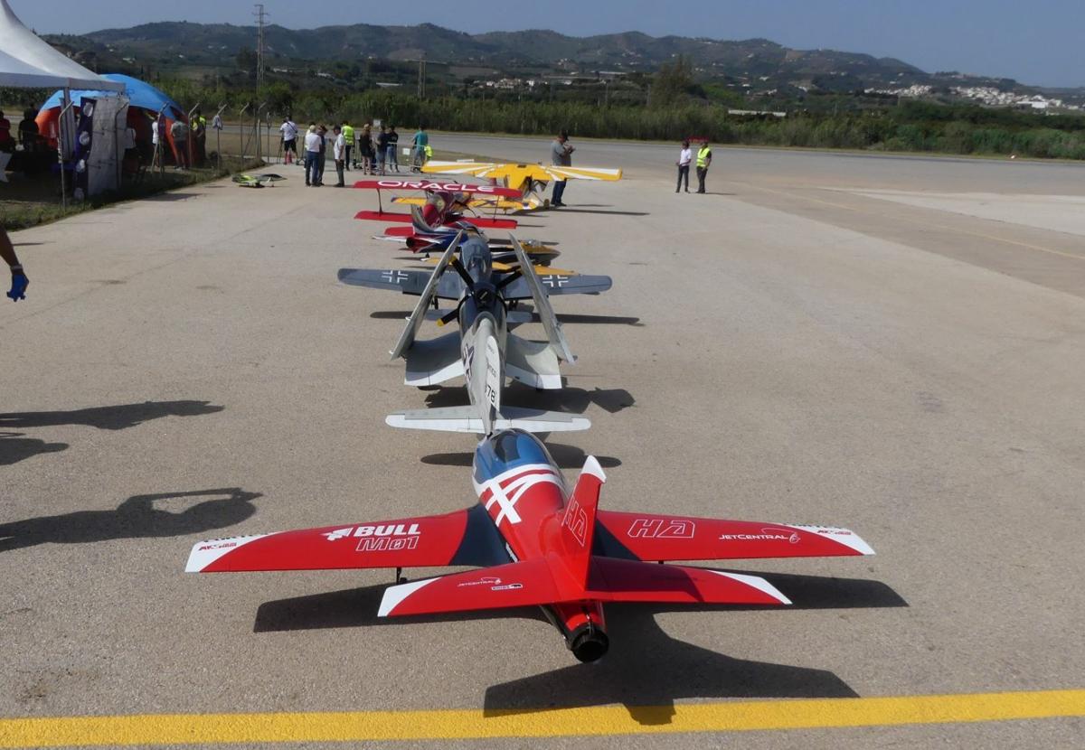 Imagen principal - El festival reunirá más de 140 aeromodelos diferentes.