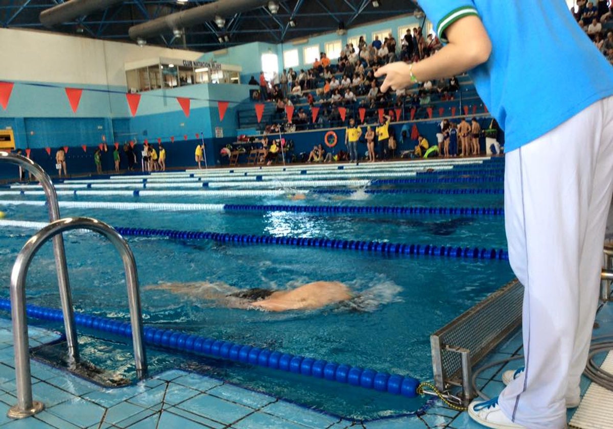 Cierran la piscina de Las Lagunas de Mijas ante la imposibilidad de garantizar la «integridad física» de los trabajadores y usuarios