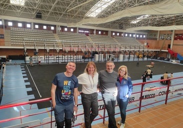 Ángel Carmona, Chelo Pineda, Juan Carlos Rodríguez y Gloria Campos, en el Complejo Deportivo.