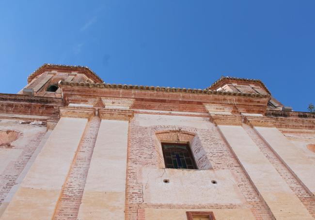 Apodada como la 'catedral de la Serranía', la iglesia es la mayor del Alto Genal.