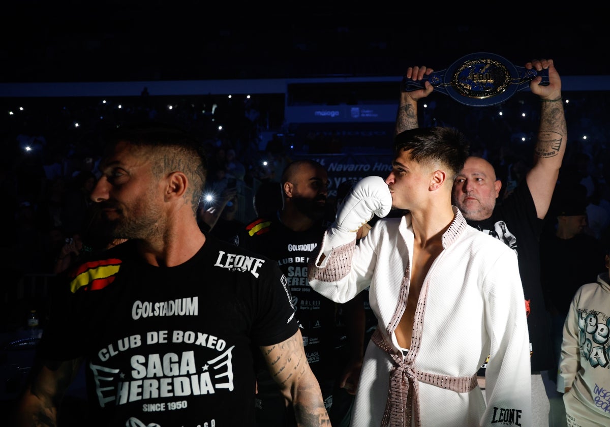 Samuel Molina, entrando al 'ring' en febrero, en el Carpena.