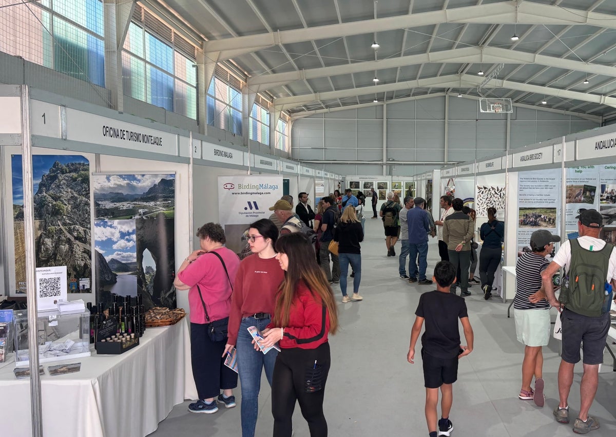 Imagen secundaria 1 - Más de 20 stands y varios talleres como el del bordado de aves.