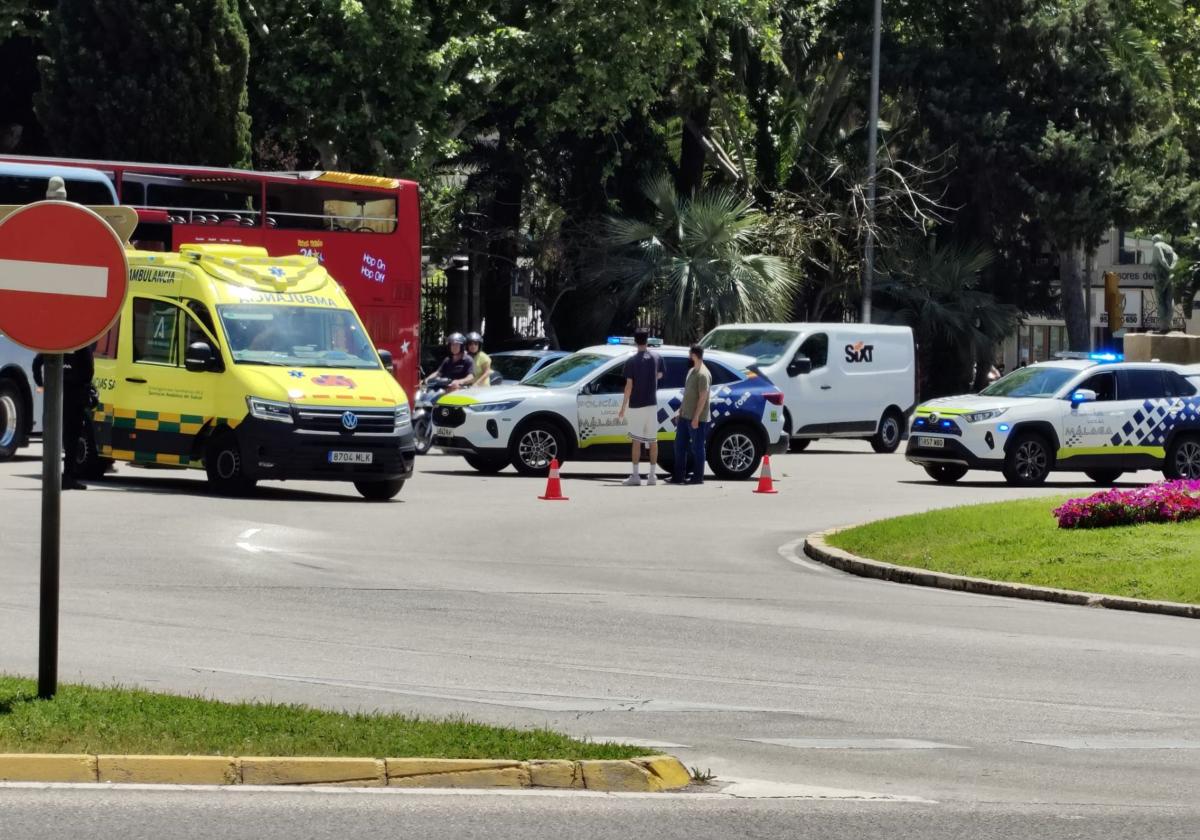 Herido un motorista de 41 años en un accidente en la plaza del General Torrijos en Málaga