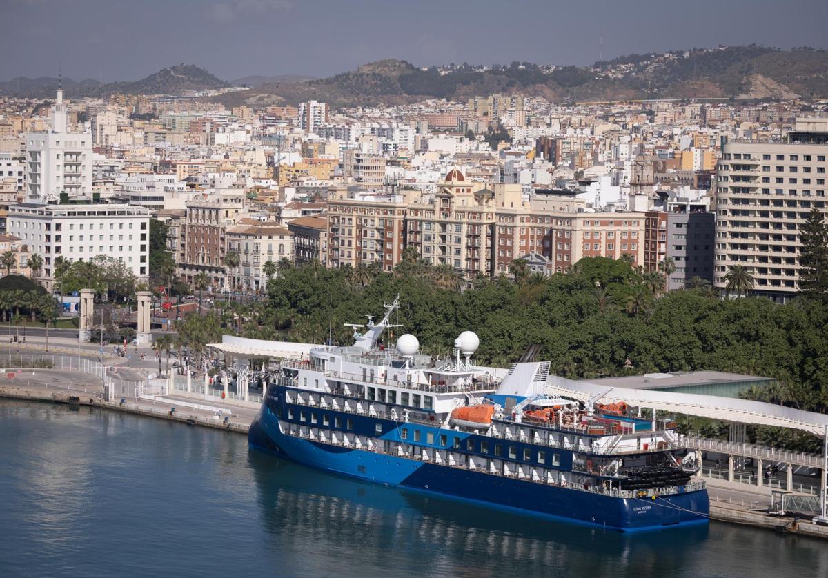 El primer crucero malagueño comienza a navegar desde el Palmeral
