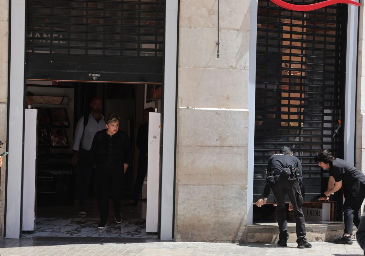 Imagen principal - Colapso en Málaga por el corte de suministro.