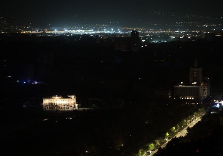 Inusual estampa del Centro de la ciudad a oscuras.