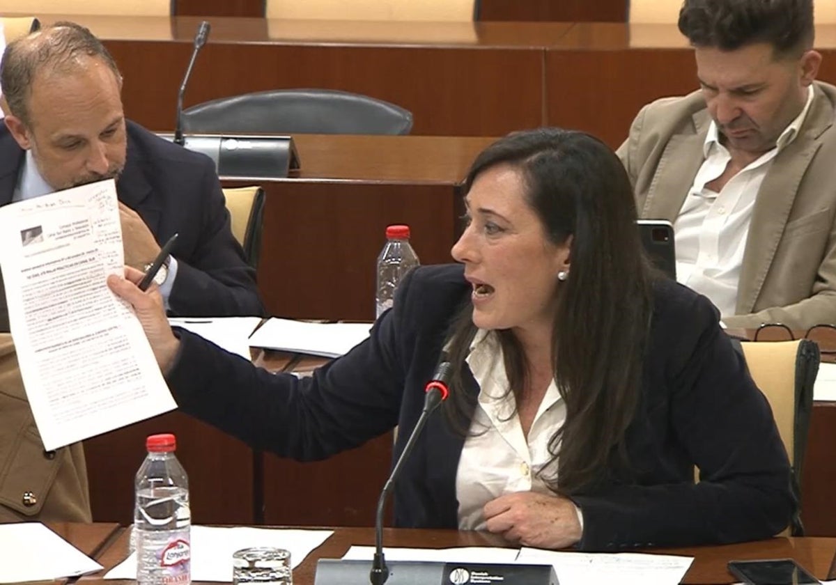 La oposición reprocha a Juanma Moreno su alusión a un posible ciberataque