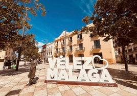 Fachada principal del Ayuntamiento de Vélez-Málaga en la céntrica plaza de Las Carmelitas.
