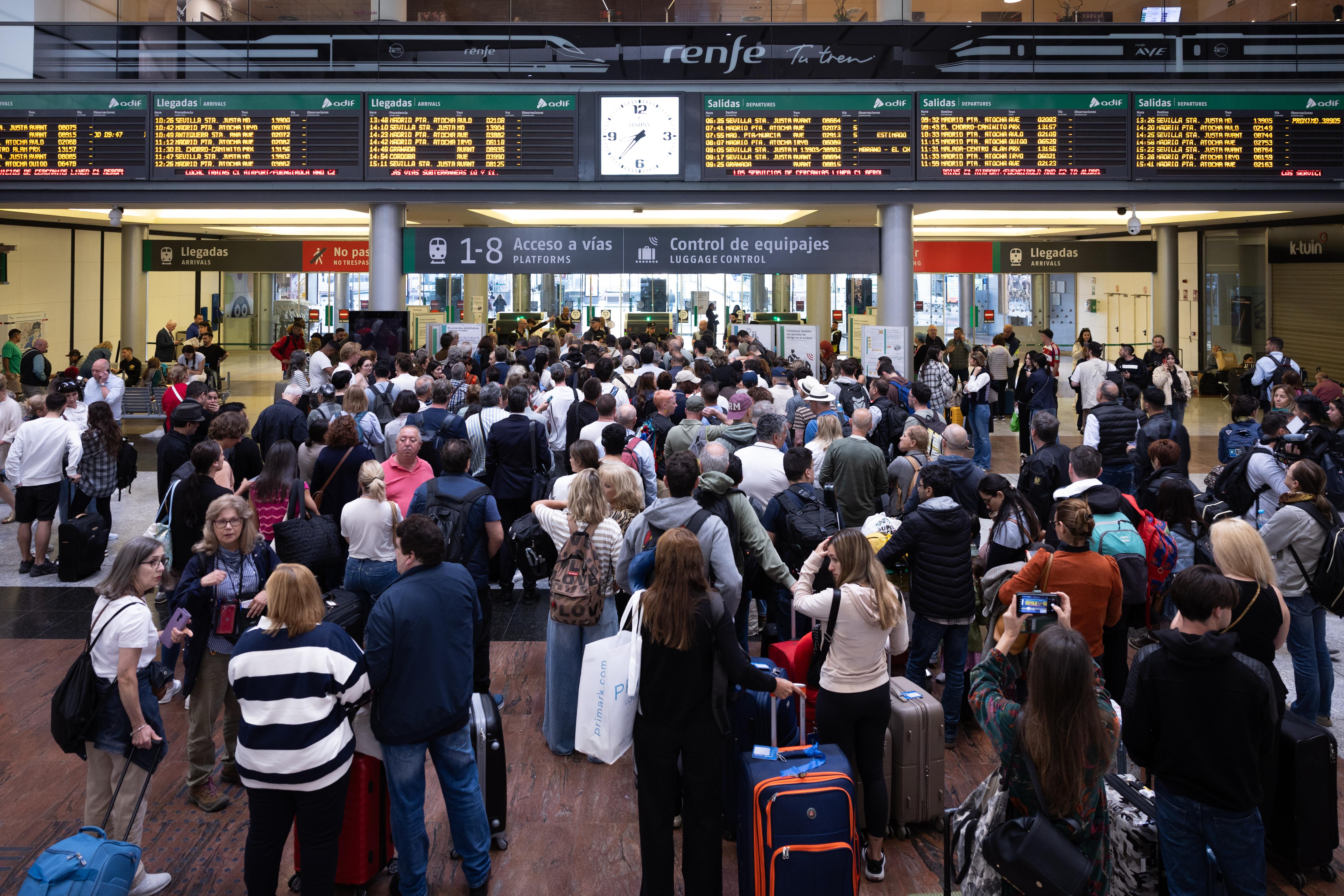 Situación en la estación de tren de Málaga a primera hora de este martes