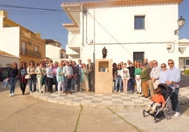 La escultura de Miguel de Cervantes en la avenida Andalucía.