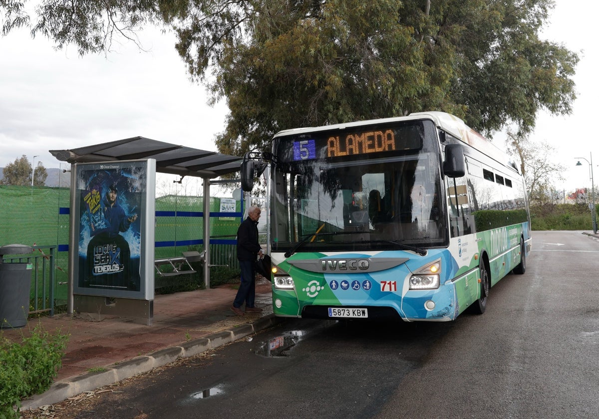 Vecinos de Guadalmar y San Julián en Málaga reclaman que la línea 5 de la EMT llegue hasta el centro de salud de Puerta Blanca