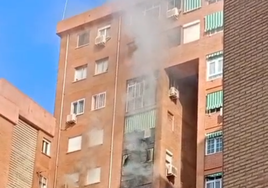 Un incendio en una séptima planta de la avenida de Europa deja unos 20 afectados, la mitad evacuados al hospital, y un perro muerto