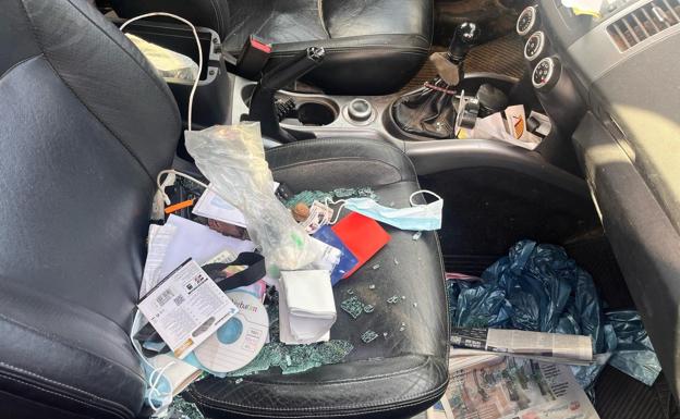 Interior de uno de los coches afectados.