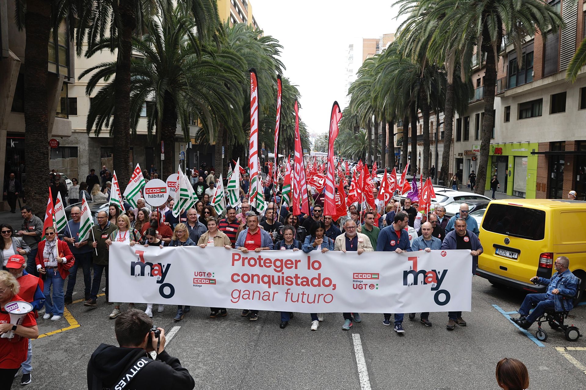 Manifestación del Primero de Mayo: miles de personas salen a la calle en Málaga