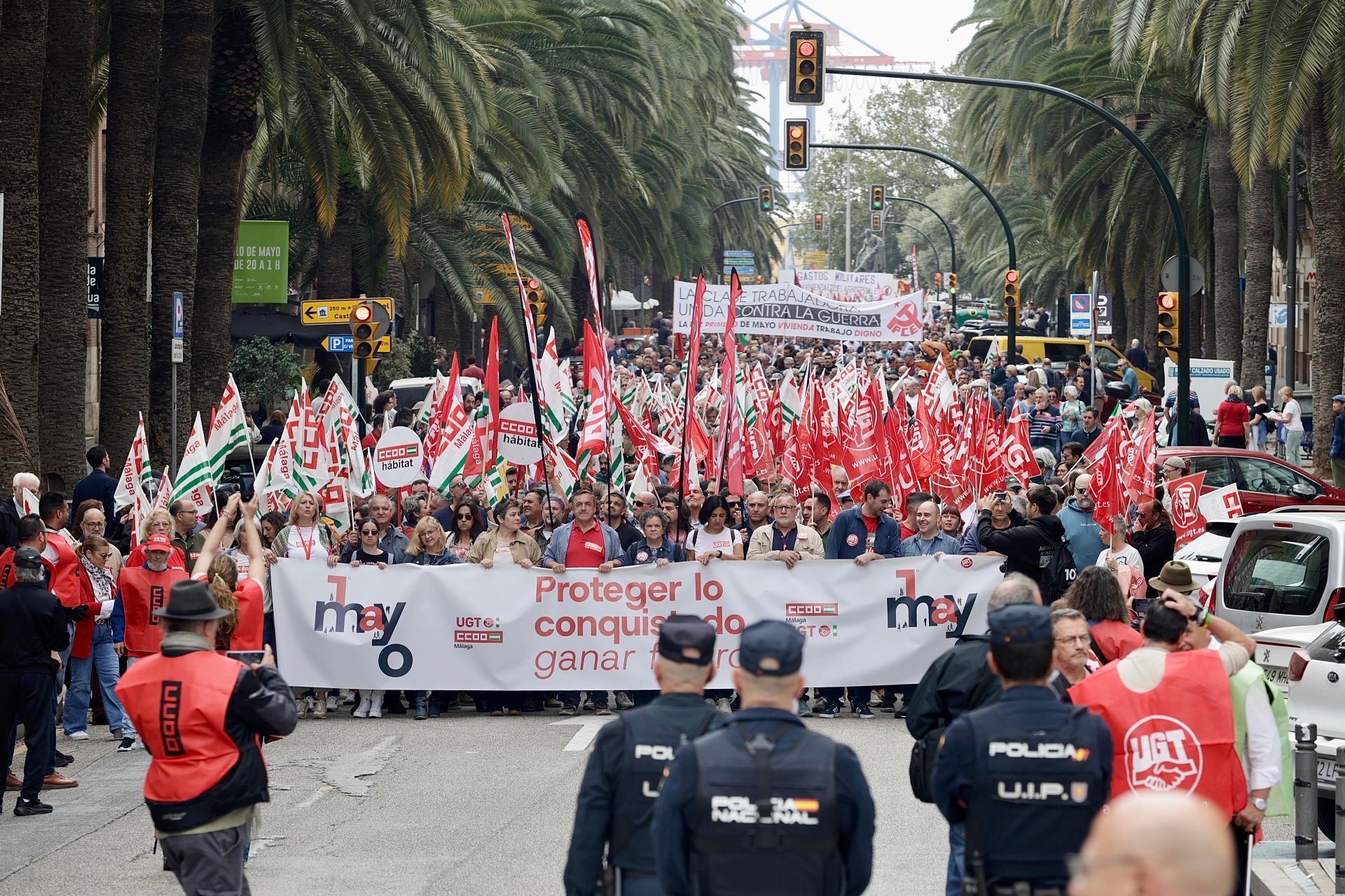 Manifestación del Primero de Mayo: miles de personas salen a la calle en Málaga
