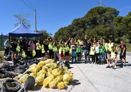 Participantes en la actividad medioambiental.