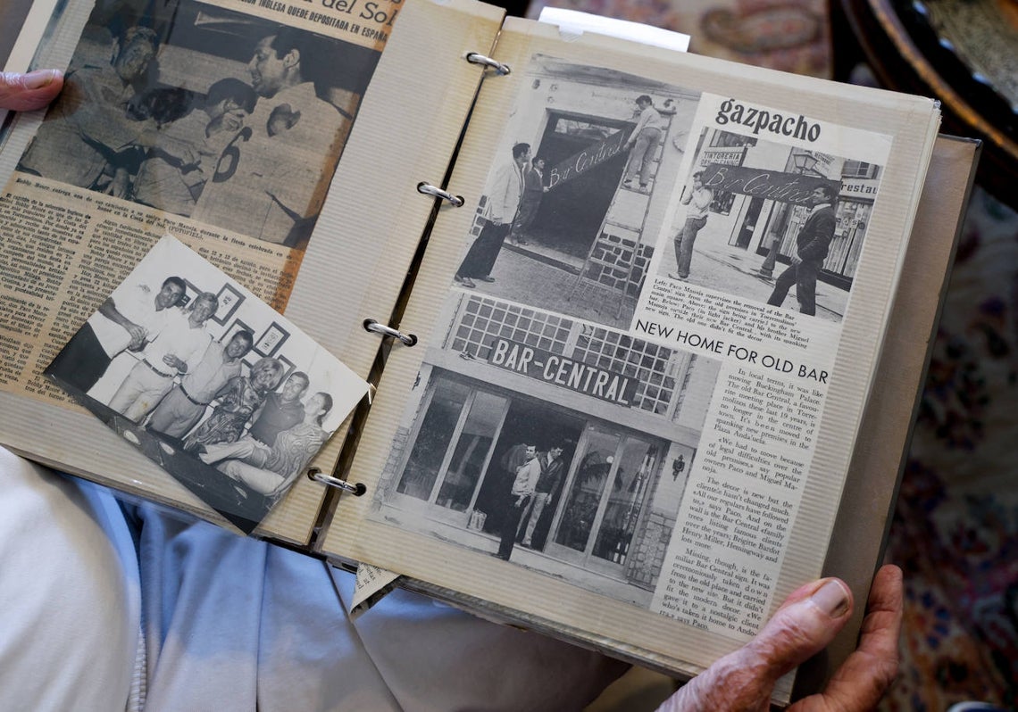 Fotos y recortes del Bar Central que no solo aparecían en la prensa española, sino también en la inglesa.