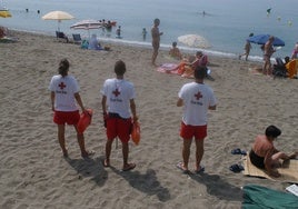 Los socorristas de Marbella ya están presentes en las playas durante los fines de semana.