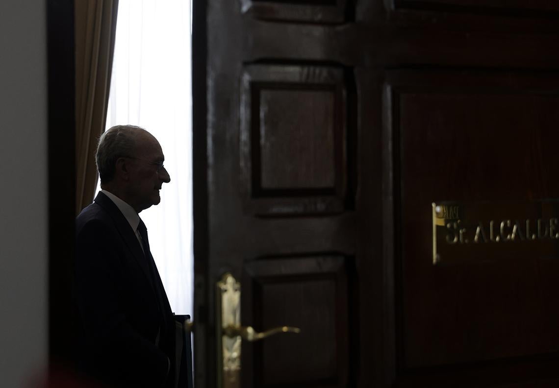 Justo antes de recibir al embajador de Qatar, en el despacho de Alcaldía.