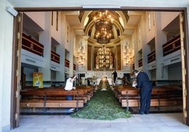 Besamanos extraordinario a la Virgen de la Esperanza Coronada.