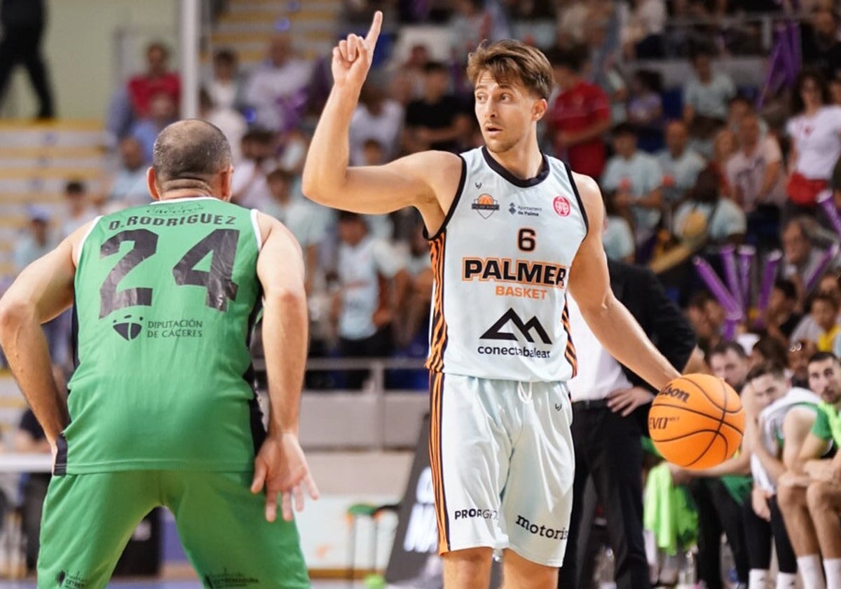 El canterano cajista Alessandro Scariolo asciende a Primera FEB con el Palmer Basket