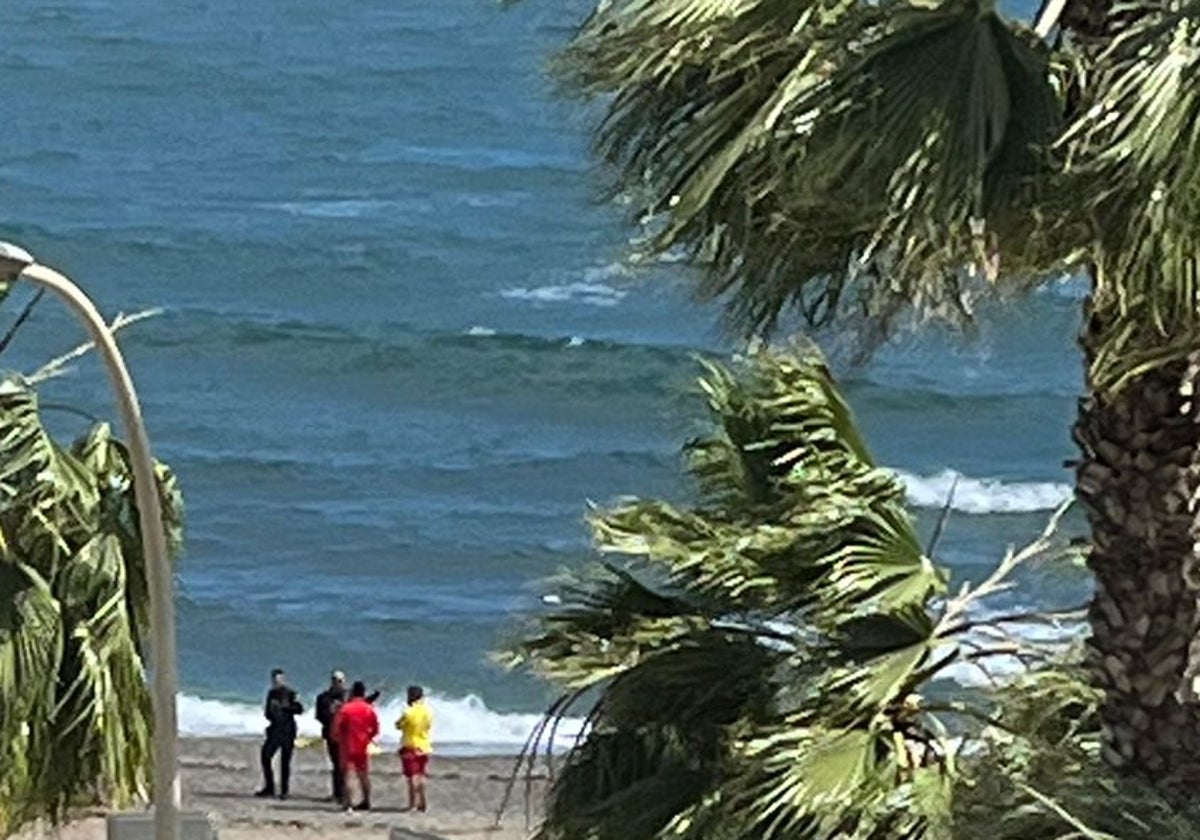 Hallan el cadáver de un joven en la playa de La Caleta, en Málaga