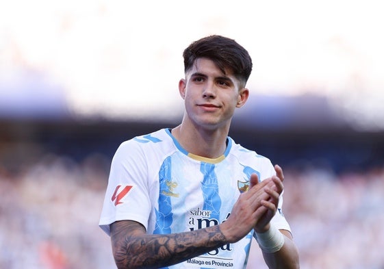 Antoñito agradece el cariño de la afición del Málaga tras el partido frente al Granada.