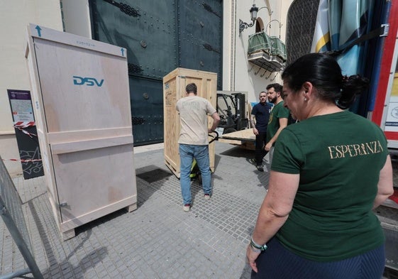 Comienza el traslado del trono de la Esperanza a Roma