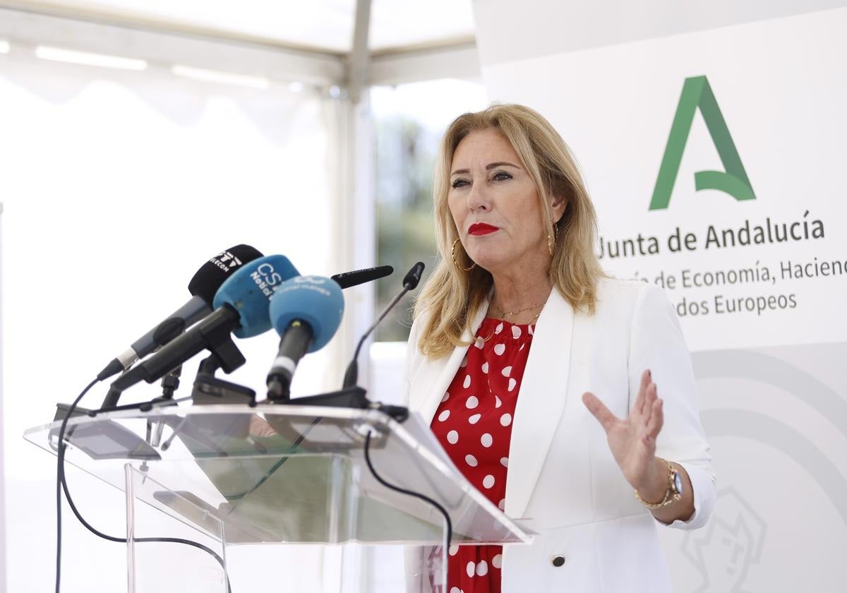 Carolina España, sobre la sucesión de De la Torre: «Espero que tengamos Paco para rato»