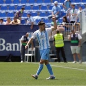 Chupete celebra su gol de penalti con el Malagueño.